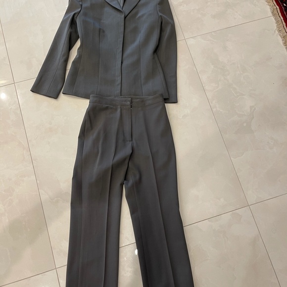 Beautiful pantsuit gray size 2 for a woman - Picture 1 of 3